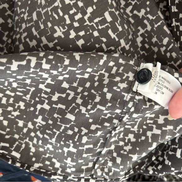 GAP Womens Sleeveless Geo Print Blouse - Picture 9 of 13